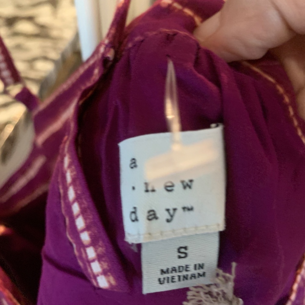 A new day wide adjustable strap tank. NWT . Retail 18 - Picture 3 of 5
